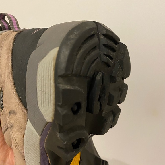 Vasque Gore-Tex Hiking Boots 7479 - Picture 7 of 8